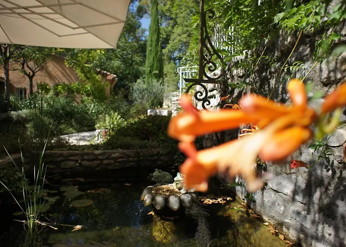 Logis Hotel Restaurant Des Pins