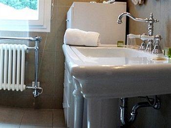 Hotel Logis Restaurant Des Pins 3*