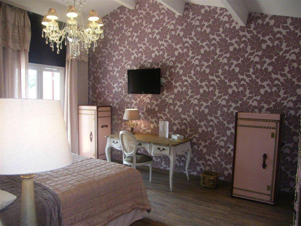 Logis Restaurant Des Pins Hotel Bédoin
