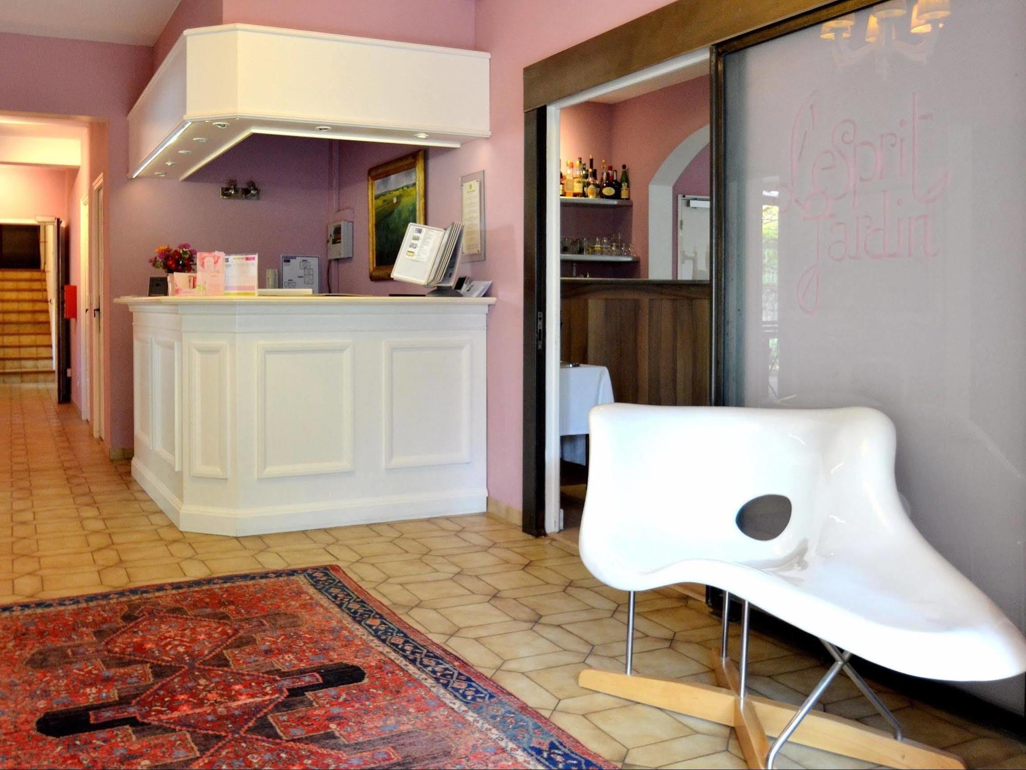 Hotel Logis Restaurant Des Pins