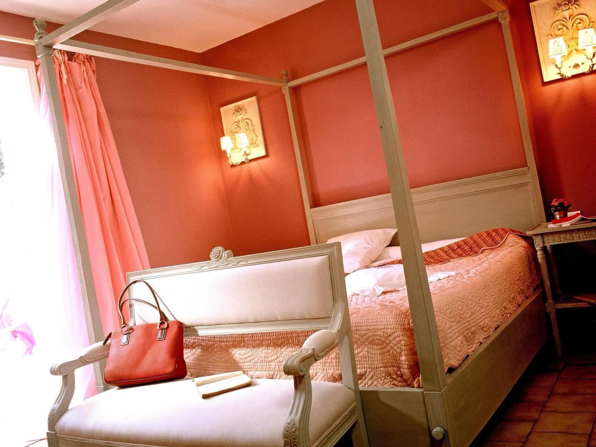 Hotel Logis Restaurant Des Pins Bédoin