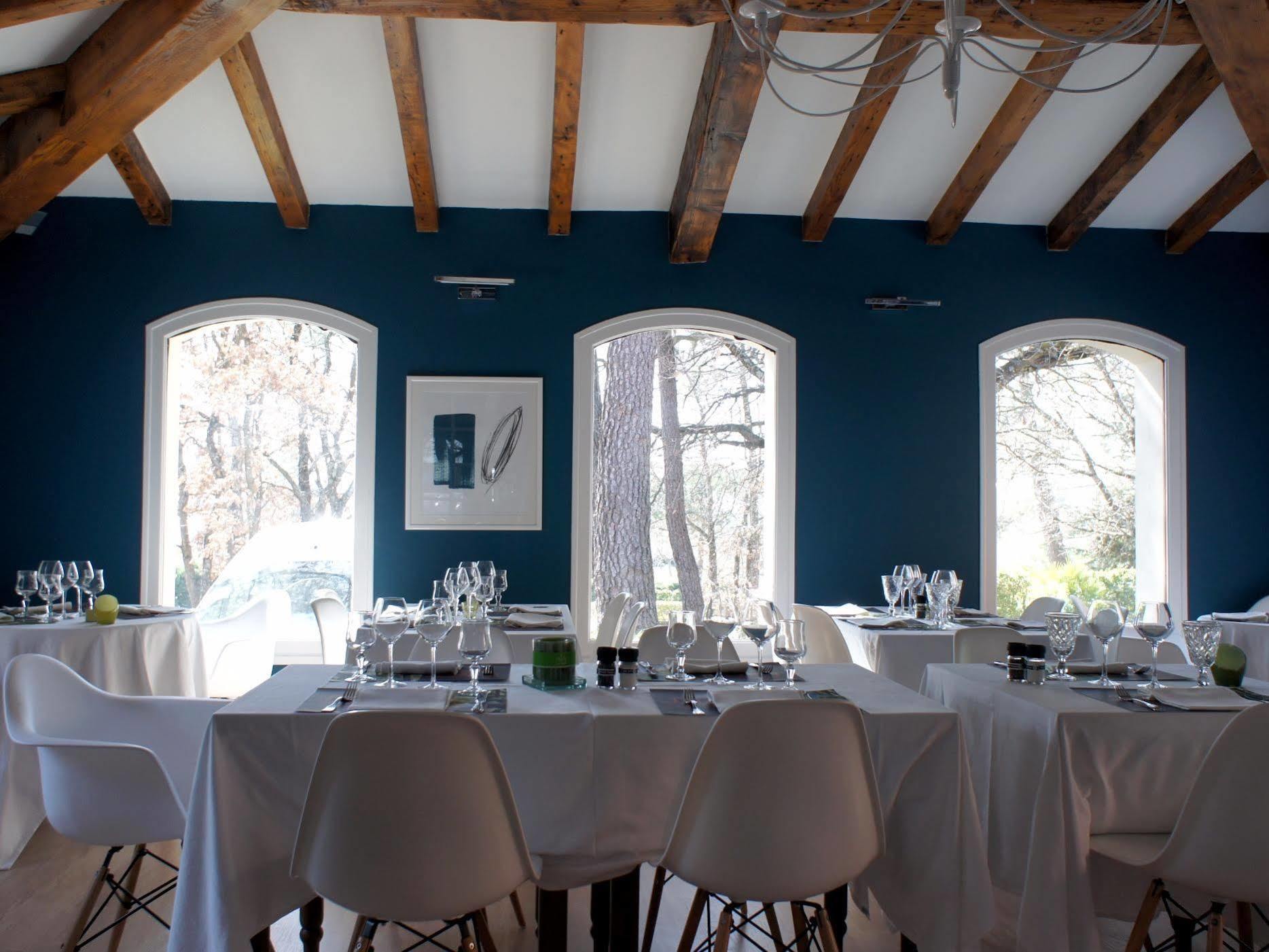 Hotel Logis Restaurant Des Pins